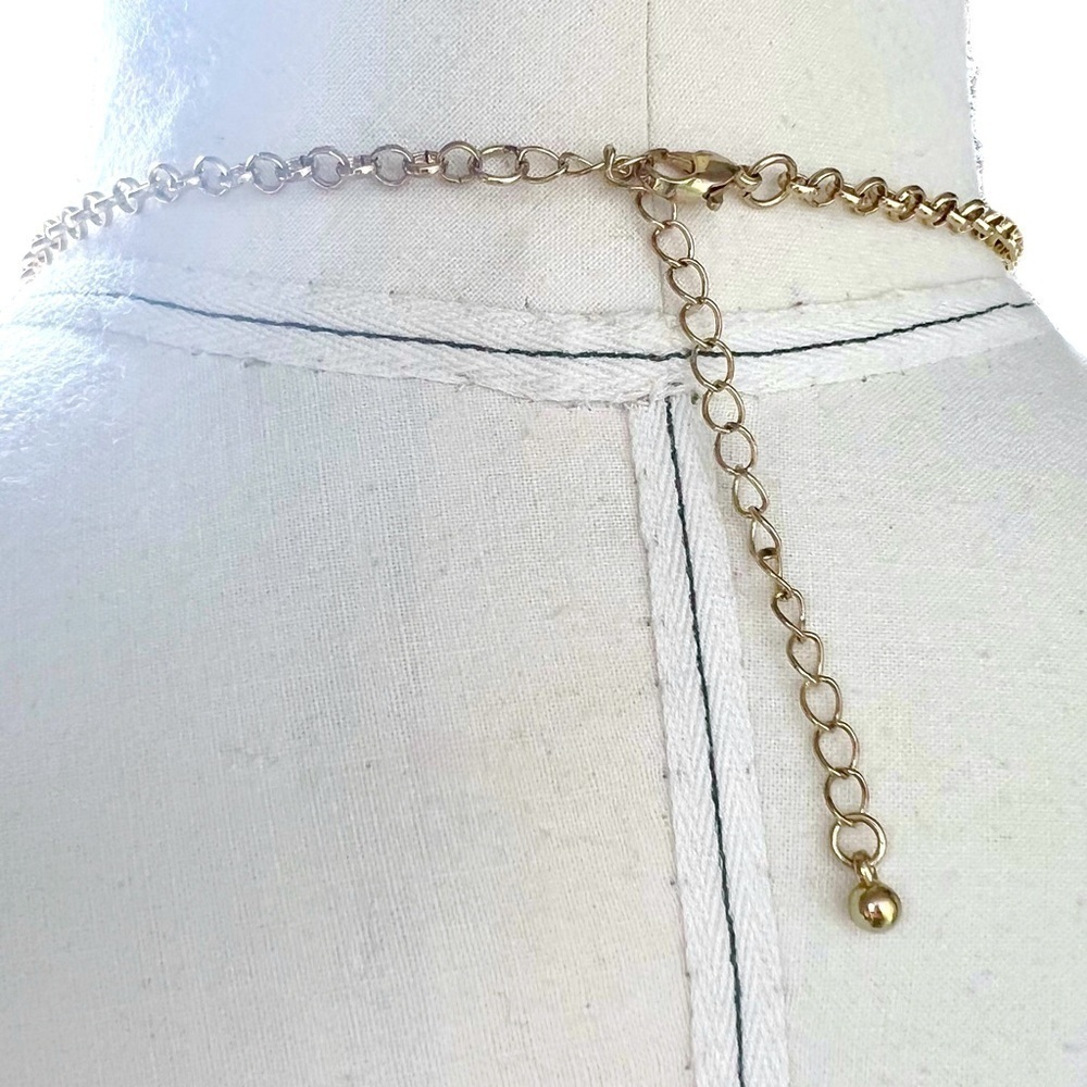 Sparkly Rococo Rhinestone Necklace - Picture 3 of 3